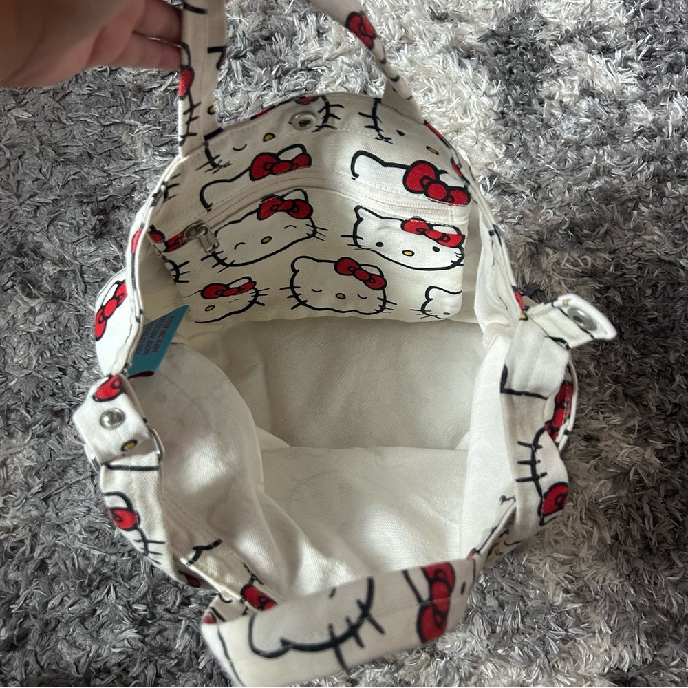 BAGGU x Hello Kitty horizontal duck bag - Picture 3 of 6